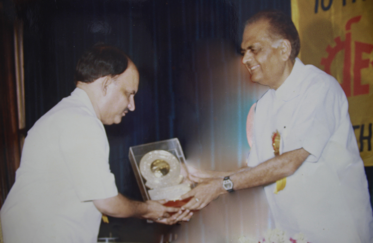 Award presented to Mr. Ranjeet Singh 26 July, 1995 in New Delhi. Award presented to Mr. Ranjeet Singh 26 July, 1995 in New Delhi.
